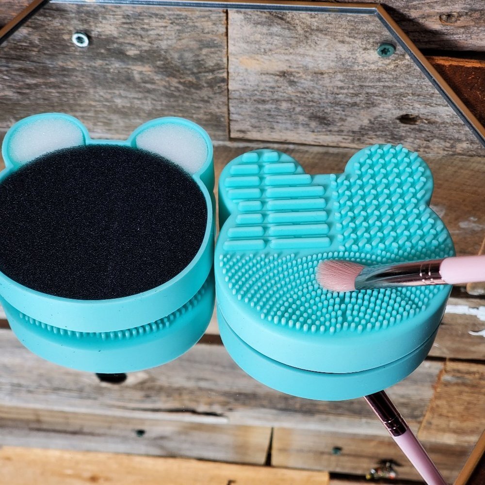 Silicone Makeup Brush Cleaning Pads - Mint Green - Set of 2 - Bear Head